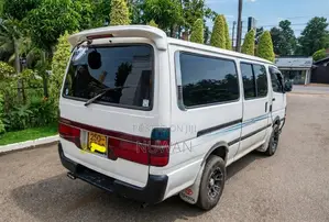 Toyota Dolphin 113 1993 Van (Used)