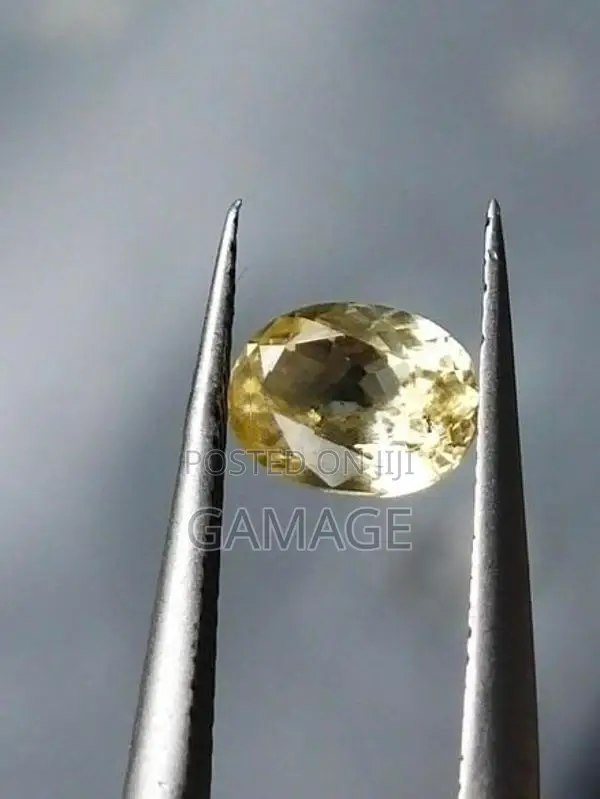 Natural Yellow Sapphire Gem