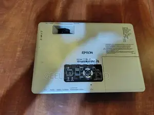 Portable & Lightweight Epson EMP-1715 Multimedia Projector