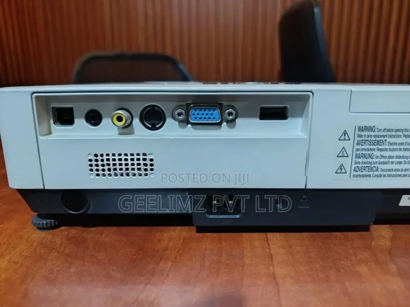 Portable & Lightweight Epson EMP-1715 Multimedia Projector