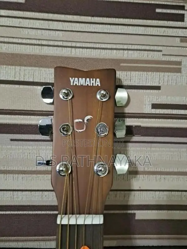 Yamaha F310 Guitar