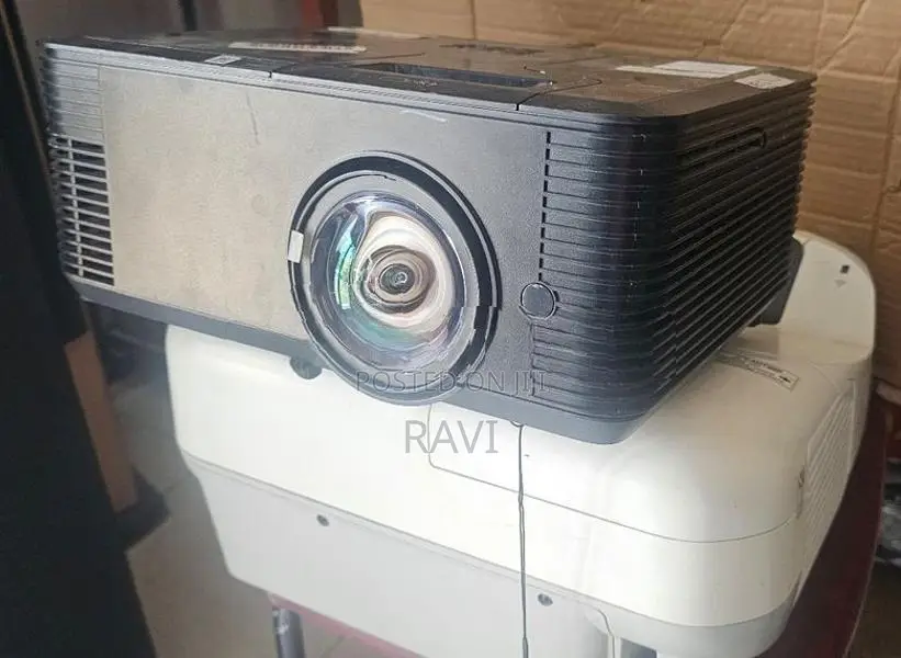 short throw projector