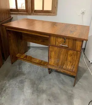 4*2ft size Melamine Office Table