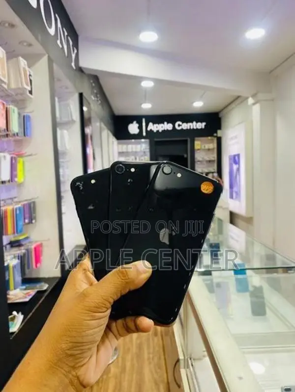 Apple iPhone SE 2 (Used)