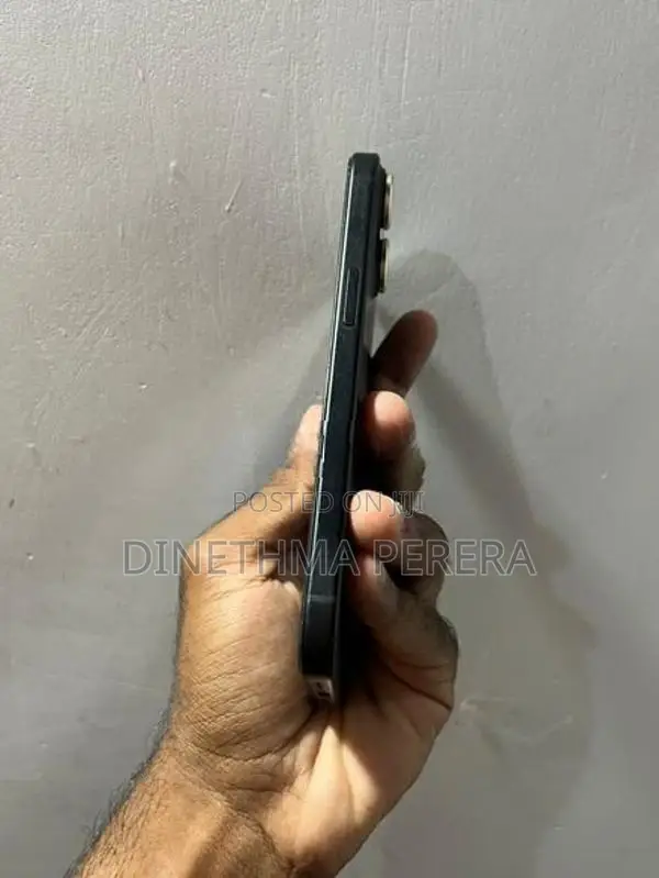 Apple iPhone 15 (Used)
