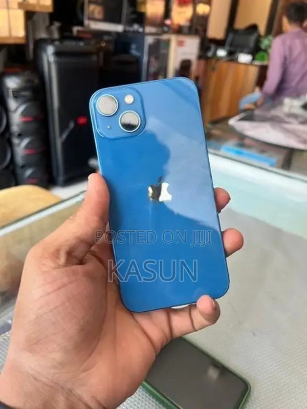 Apple iPhone 13 (Used)