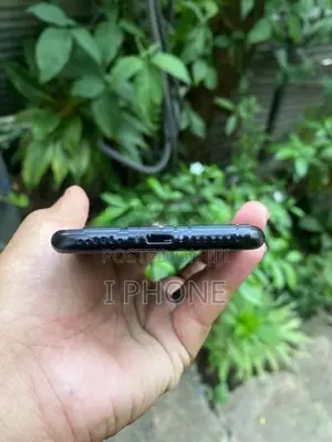 Apple iPhone SE 2 (Used)