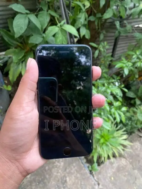 Apple iPhone SE 2 (Used)