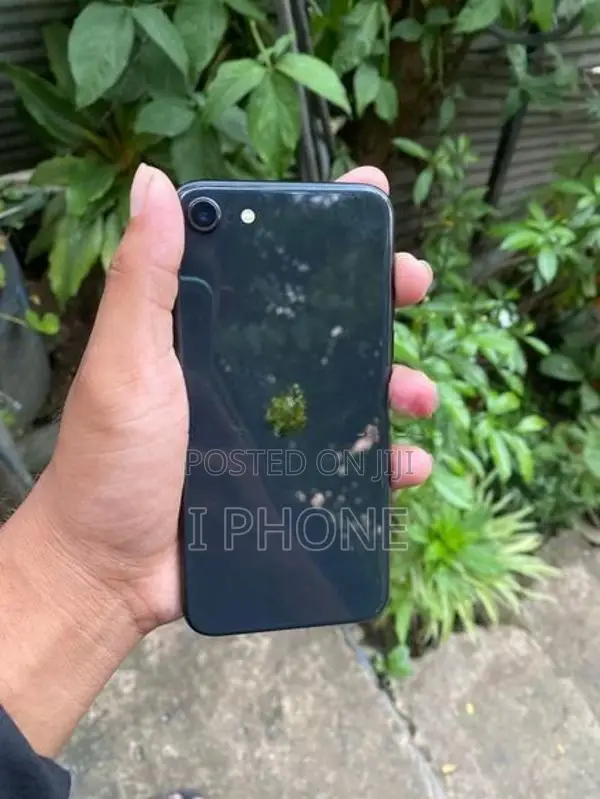 Apple iPhone SE 2 (Used)
