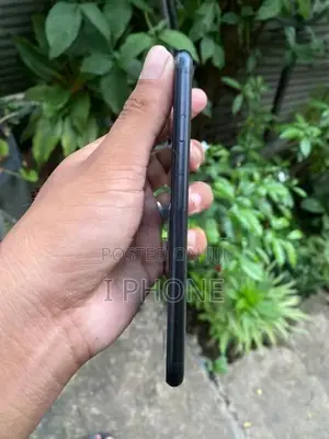 Apple iPhone SE 2 (Used)