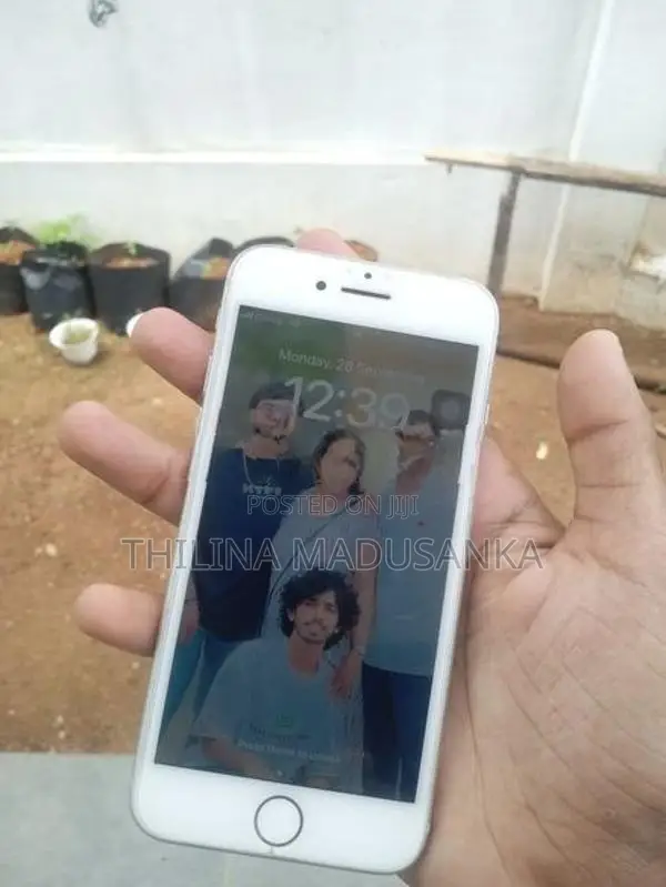 Apple iPhone 8 (Used)