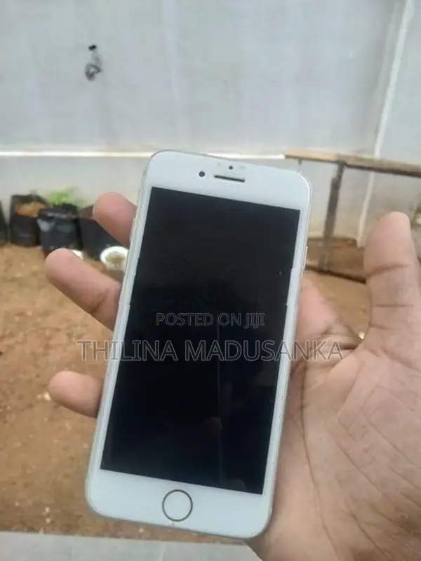 Apple iPhone 8 (Used)