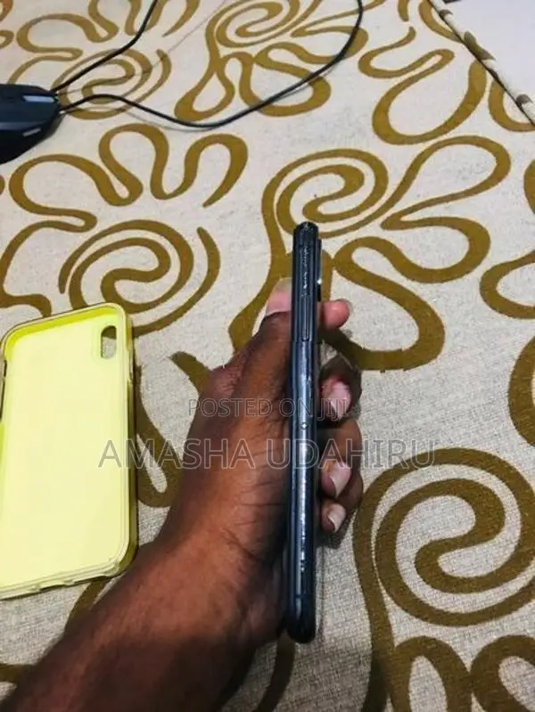 Apple iPhone X (Used)