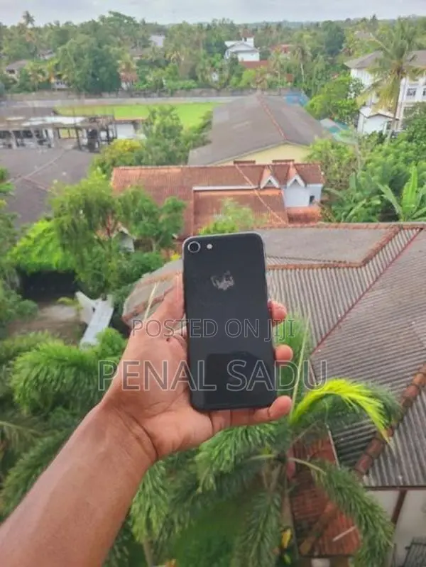 Apple iPhone 8 (Used)