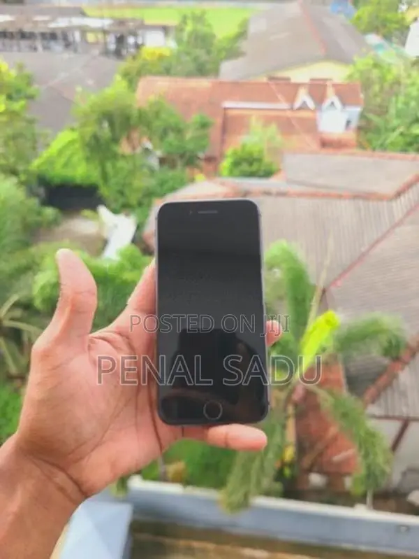 Apple iPhone 8 (Used)