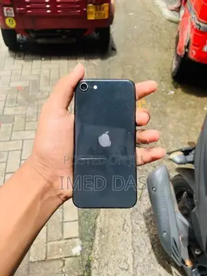 Apple iPhone SE 2 (Used)