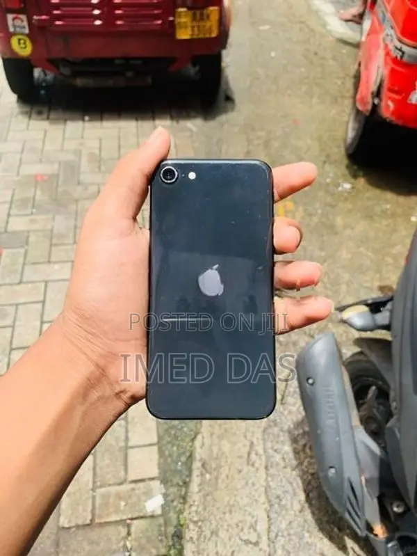 Apple iPhone SE 2 (Used)