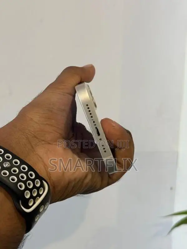 Apple iPhone 13 (Used)