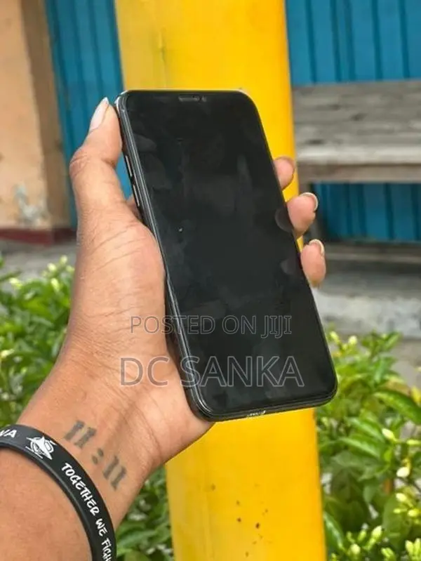 Apple iPhone X (Used)