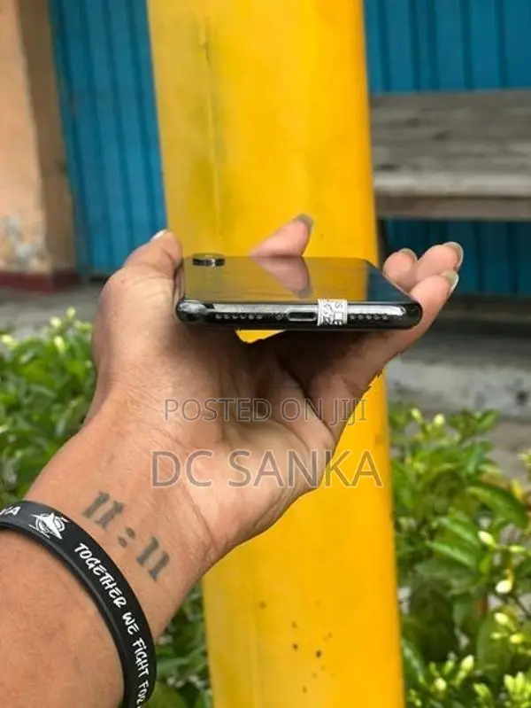 Apple iPhone X (Used)