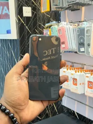 Apple iPhone SE 2 (Used)
