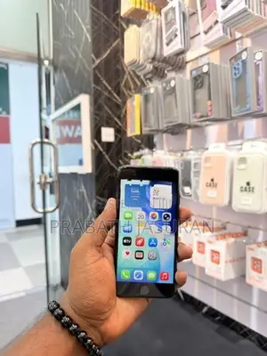 Apple iPhone SE 2 (Used)