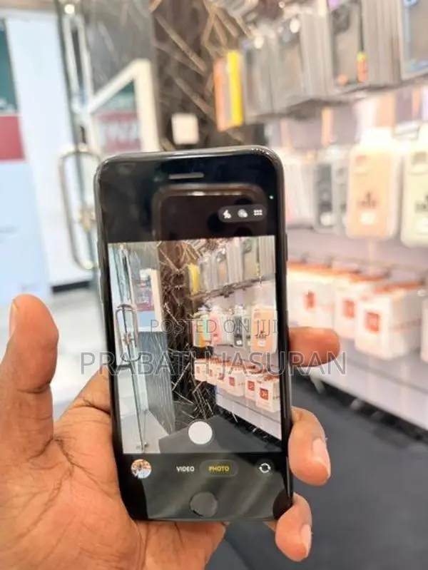 Apple iPhone SE 2 (Used)