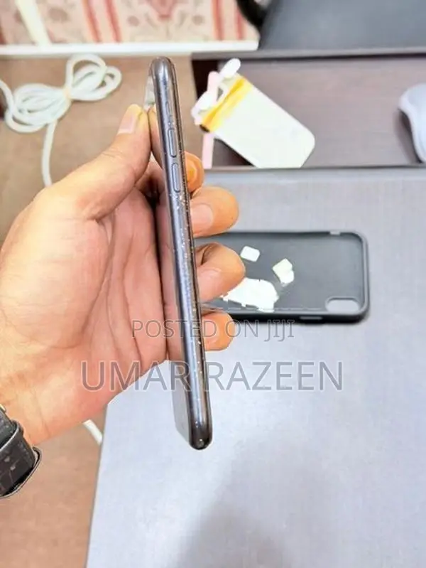 Apple iPhone XR (Used)