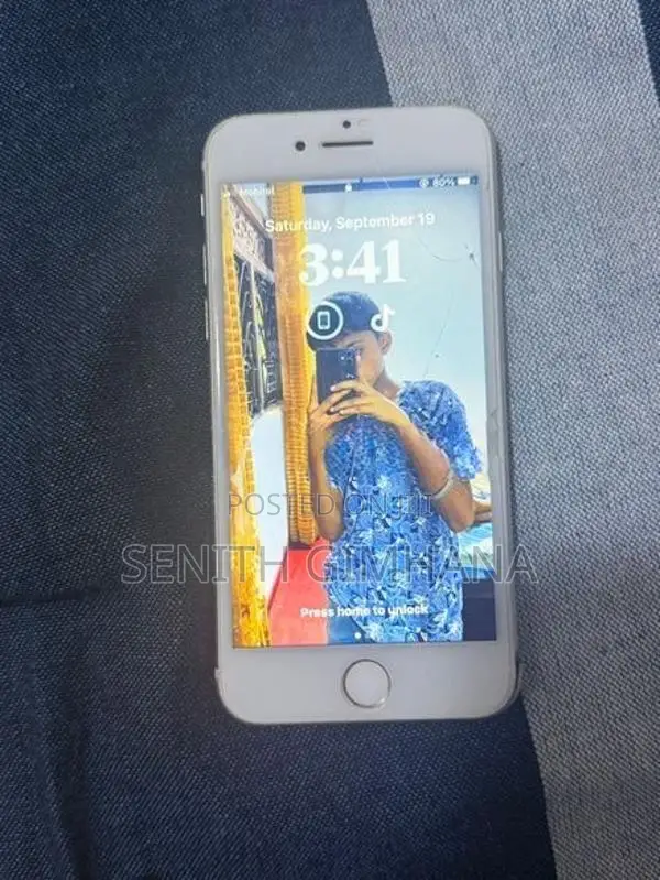 Apple iPhone 8 (Used)