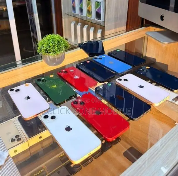 Apple iPhone 13 (Used)