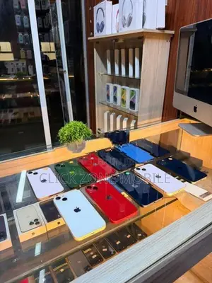 Apple iPhone 13 (Used)