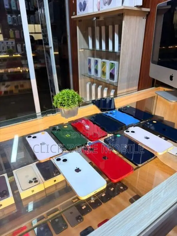 Apple iPhone 13 (Used)