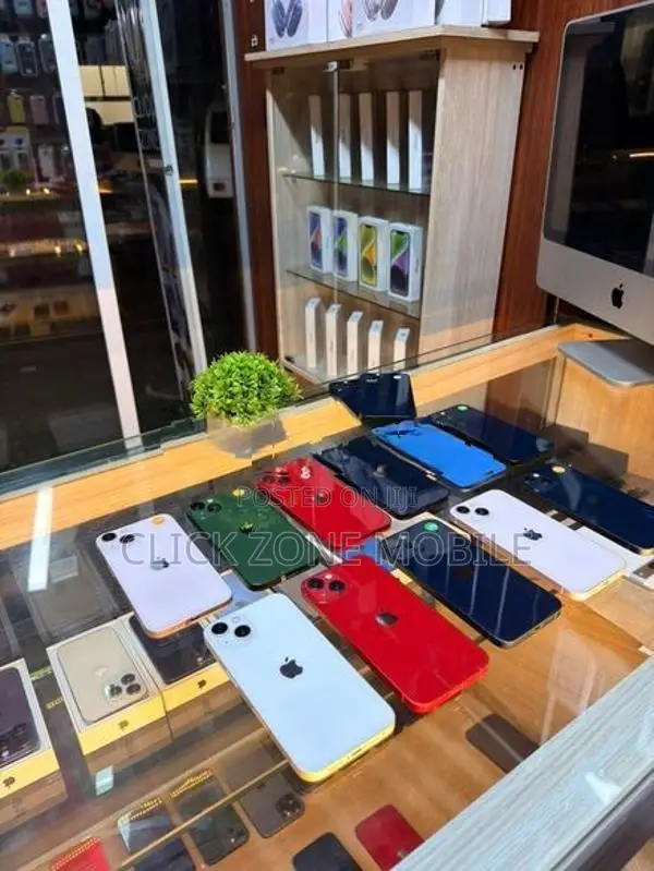 Apple iPhone 13 (Used)