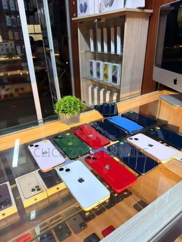 Apple iPhone 13 (Used)