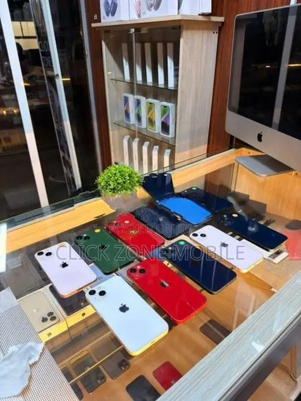 Apple iPhone 13 (Used)