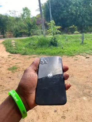 Apple iPhone 11 (Used)