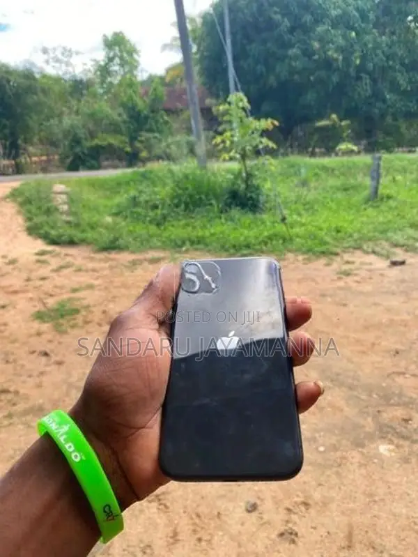 Apple iPhone 11 (Used)