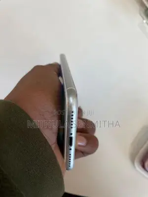 Apple iPhone SE 2 (Used)