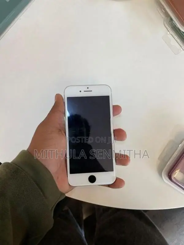 Apple iPhone SE 2 (Used)