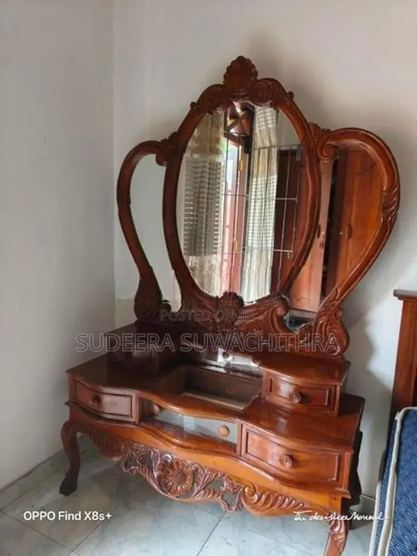 කන්නාඩි මේසයක්