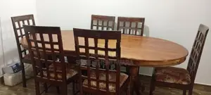 තේක්ක වලින් තනන ලද පුටු හා මේසය