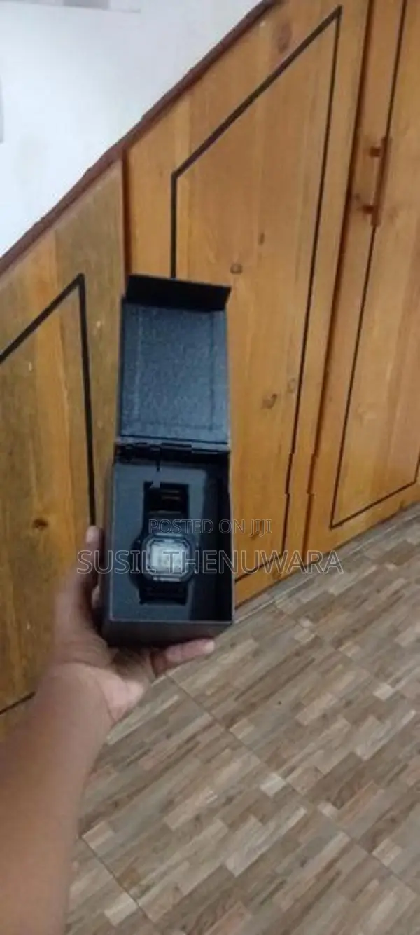 ජපානයෙන් අනයනය කරන ලද G Shock අත් ඔරලොසුවක්