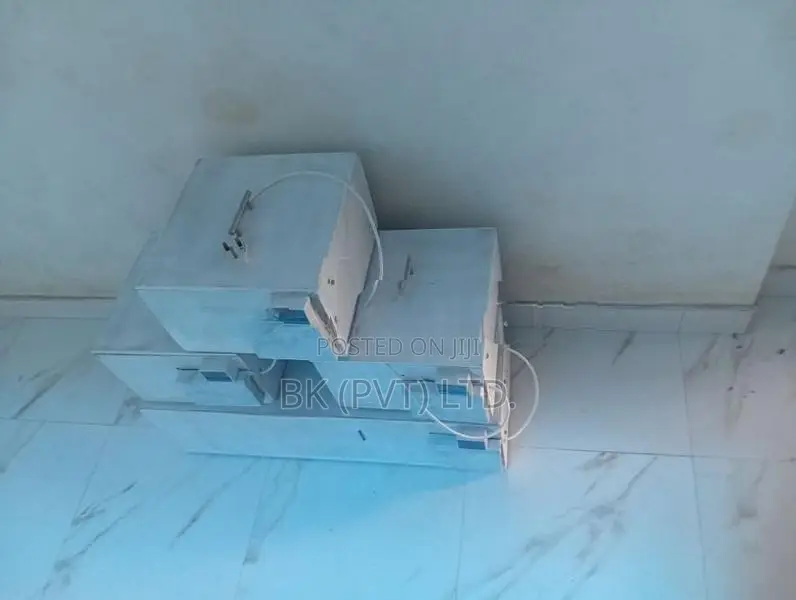 Incubator (බිත්තර රක්කවන මැෂින්)