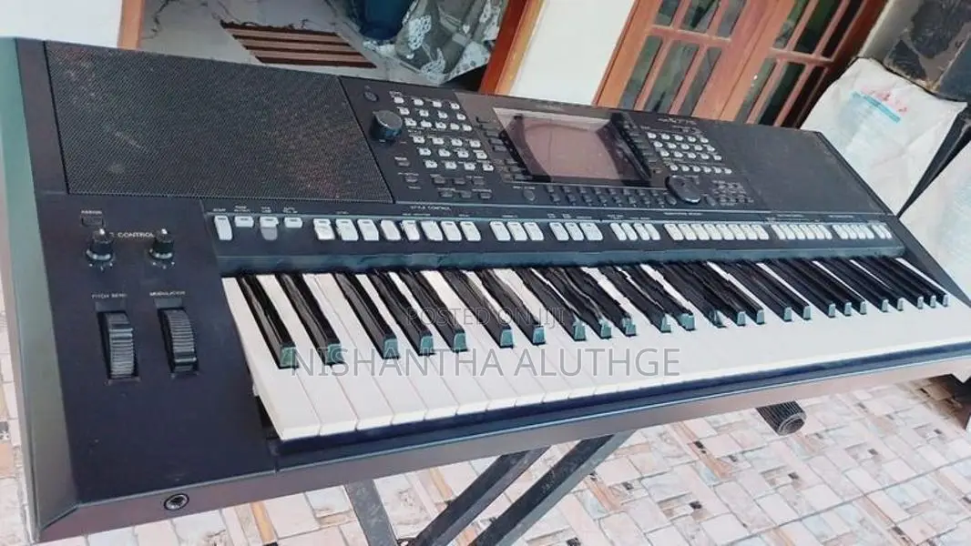 Yamaha Psr s775