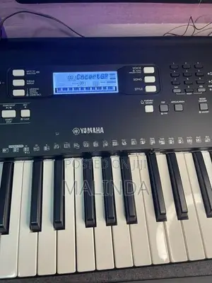 YAMAHA PSR E 373