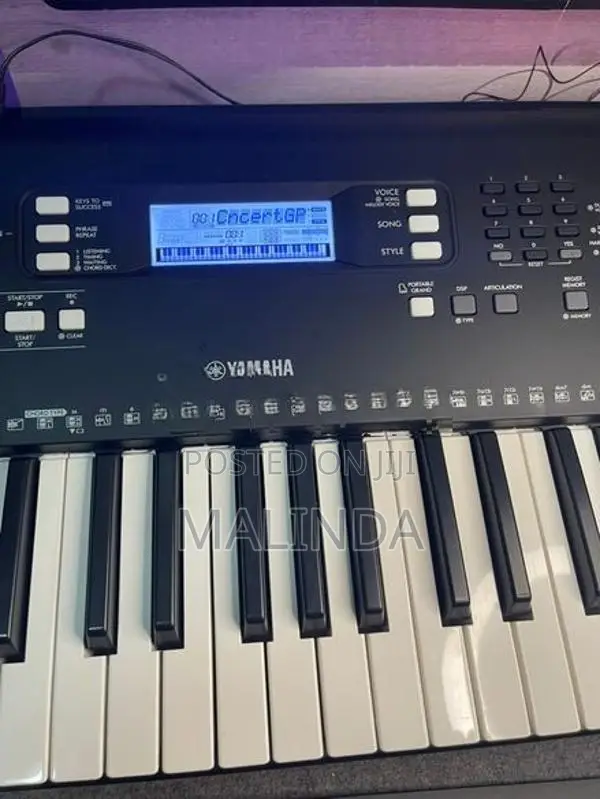 YAMAHA PSR E 373