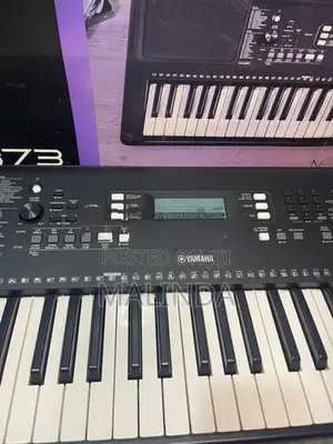 YAMAHA PSR E 373