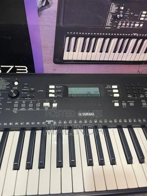 YAMAHA PSR E 373