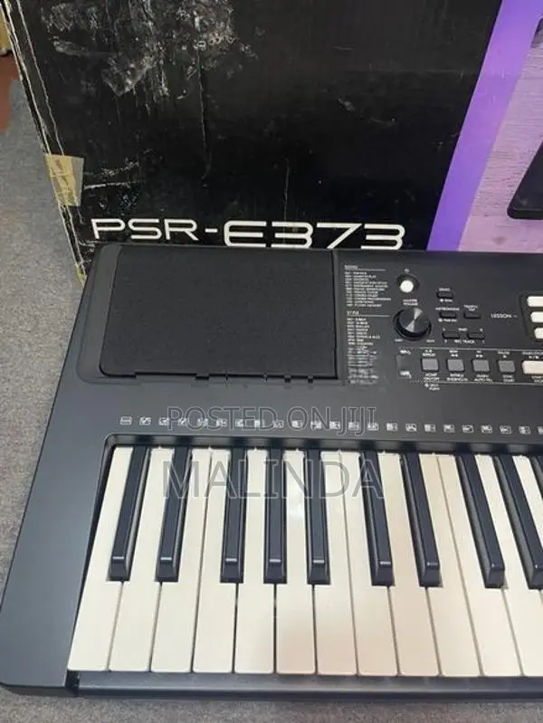 YAMAHA PSR E 373
