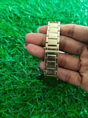 Fande Gold Colour Hand Watch